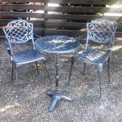 Juego Chateaux, mesa chica y 2 sillas