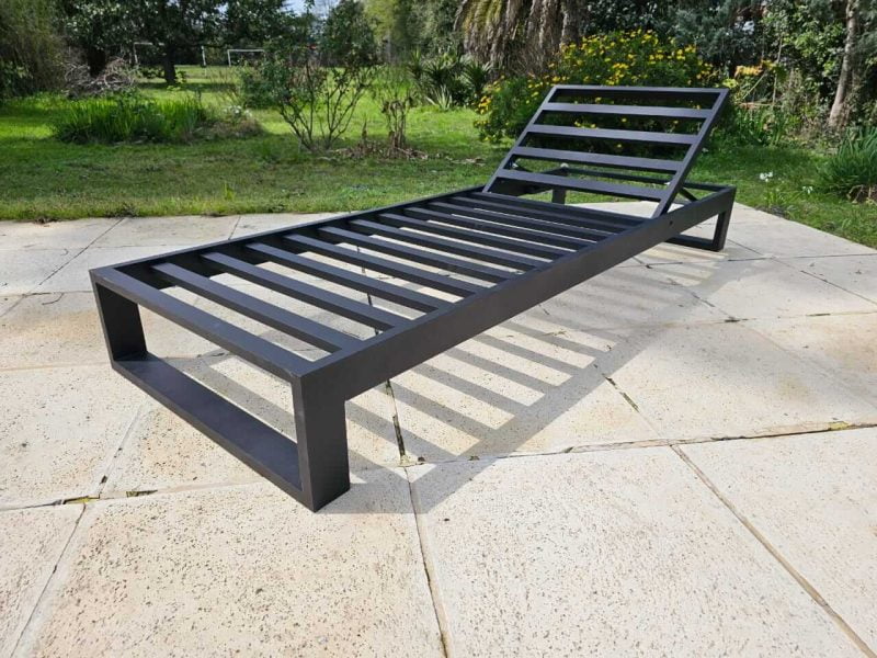 VENTA DE REPOSERAS DE ALUMINIO 4 reposeras modernas para piletas negra